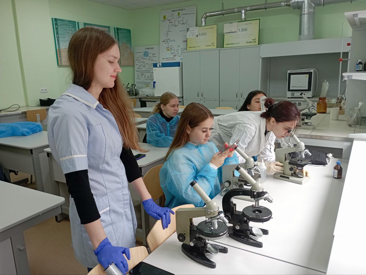 photo 5399920798120146859 y