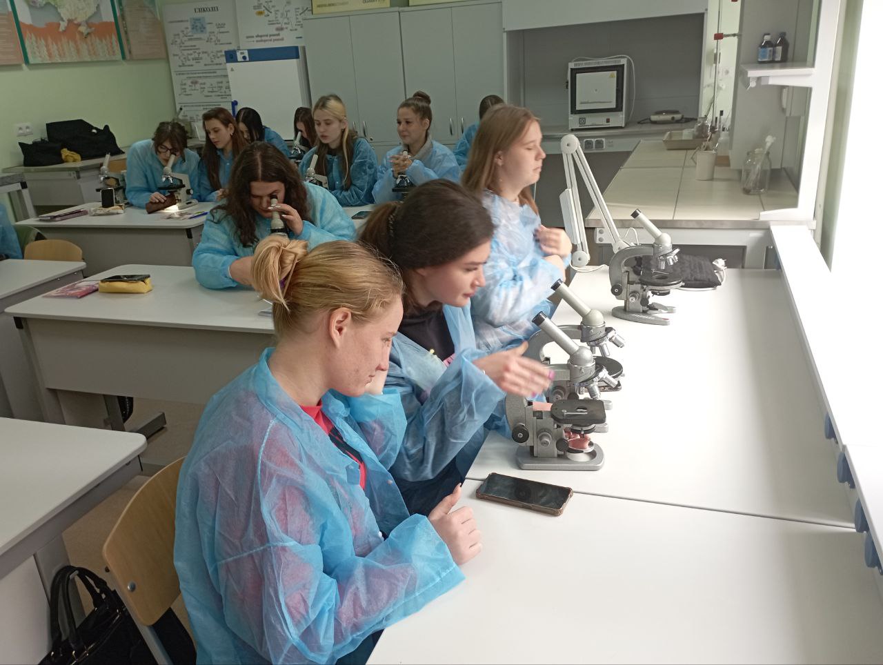 photo 5399920798120146865 y