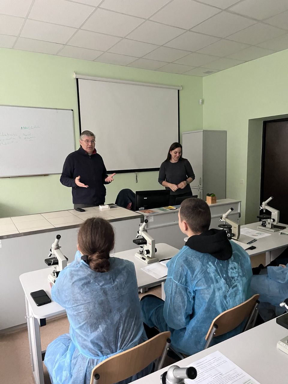 photo 5328138206546956088 y