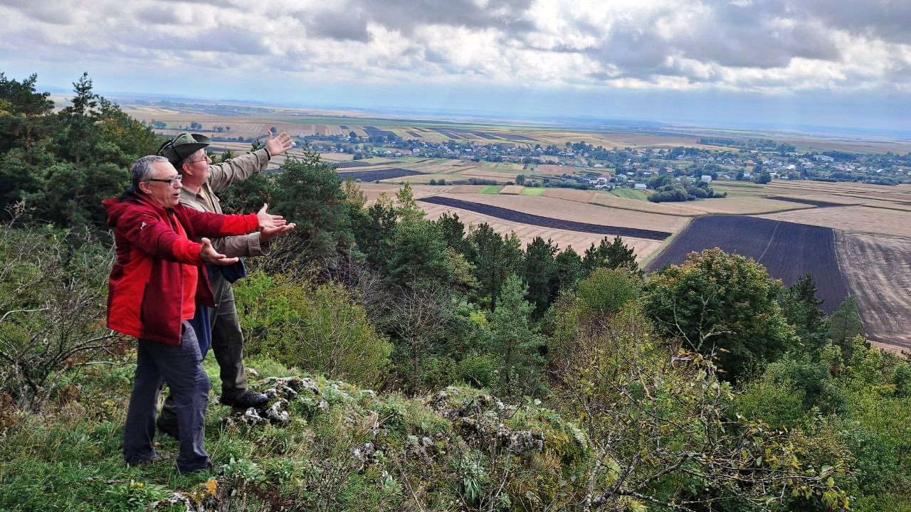 photo 2025 10 09 18 28 28