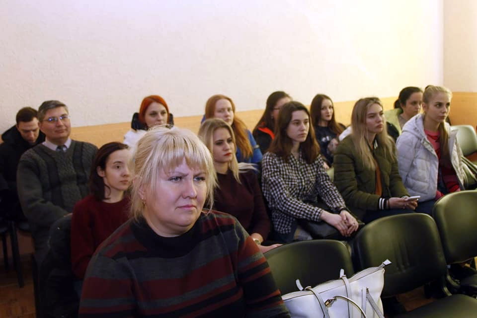 круглий стіл студенти